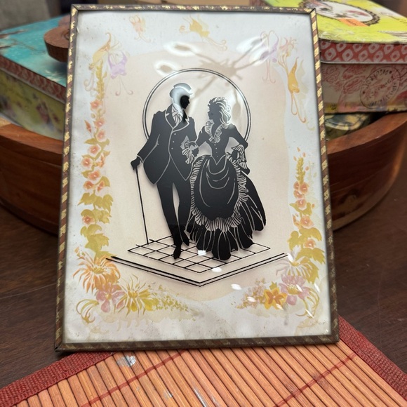 Elegant Black and Gold Silhouette Frame Vintage - Picture 5 of 6